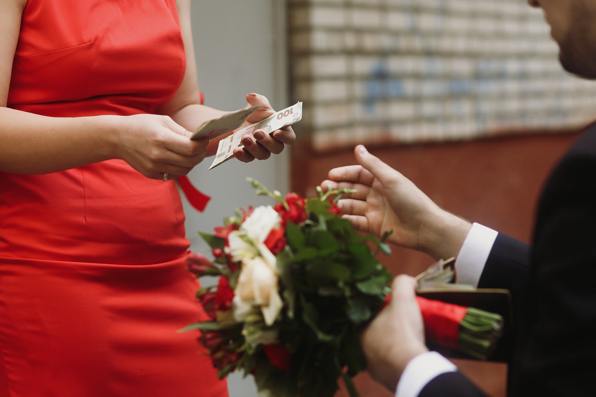 Who Really Pays for Bridesmaid Dress, Makeup and Hair Expenses at Weddings?